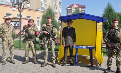 Військові зі Львова у Калуші популяризують службу за контрактом