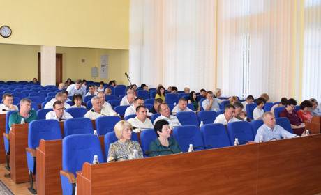 Звіт не почули й баланс не затвердили: як почалась 33 сесія міської ради