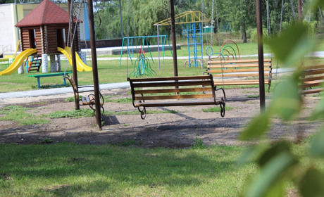 Які зміни сталися в Троїцькому за рік: говорять перехожі на вулиці