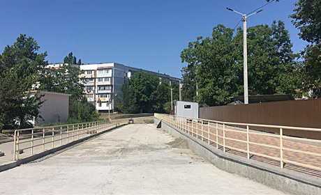 Жара ремонту не помеха: в Измаиле продолжают строить дороги и ливневую канализацию
