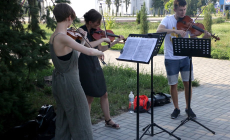 Спілкування та класична музика: до Попасної завітали представники проєкту «Музика і діалог»
