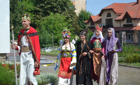 Престольне свято відзначили у храмі княгині Ольги: святкова літургія, дитячий театр та флешмоб