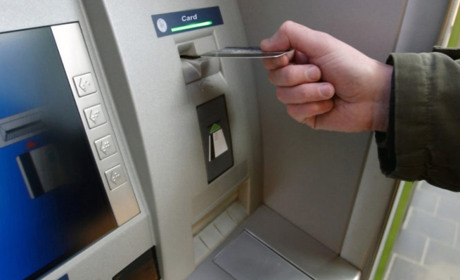 Де можна швидко і без черги  зняти гроші в центрі Курахового