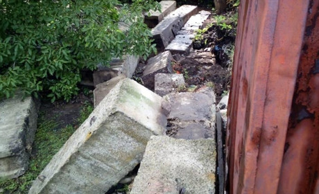 Дождь в Попасной обрушил блоки в частные дворы