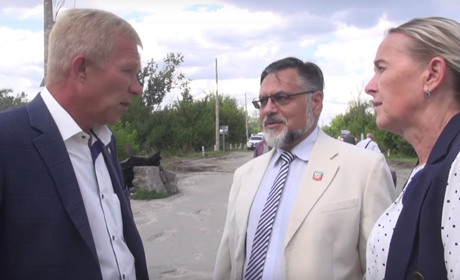 В Станице Луганской пособники “ЛНР” перешли мост и заявили права на Счастье. Что происходит?