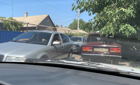 Чому у Волновасі утворився автомобільний затор. Відео 