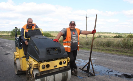Дорогу Р66 розпочали ремонтувати кремінські дорожники