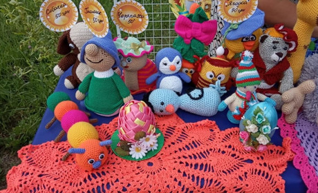 Багачанська майстриня сплела до сотні м’яких іграшок на різний смак