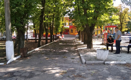 У Волновасі вкрали нову лавку із центрального скверу