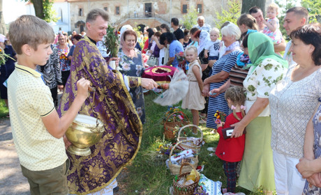 Свято Маковея: старокостянтинівці заквітчали храми міста
