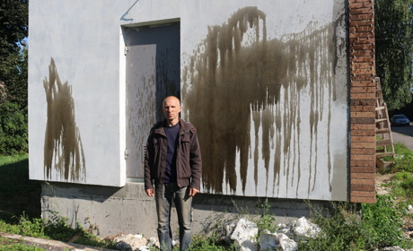 Мастил не пожалкували: хто облив магазин «Дев’яточка»?