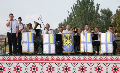 В Попасній до Дня Незалежності виступив військовий оркестр: фото з виступу