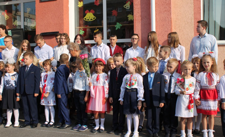 На старті навчальний рік: про День знань, готовність закладів освіти, щеплення