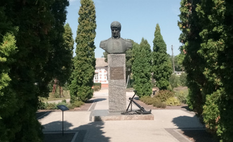 У Ніжині намагалися поцупити якір з пам'ятника Юрія Лисянського. Що про це відомо