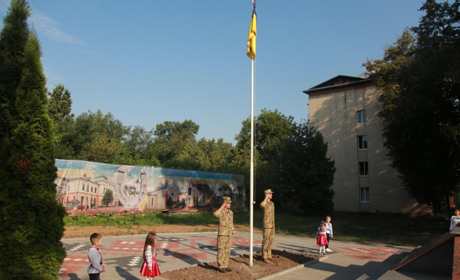 Як у Кіцмані урочисто підняли Державний Прапор — фото