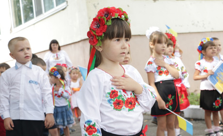 Як малеча в дитячих садках Попасної День Державного Прапора України святкувала: яскраві фото