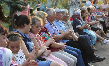 Свято у Ганнівці: їли борщ і танцювали сальсу