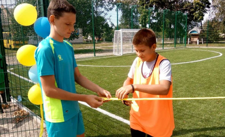 У Холмах на Корюківщині збудували футбольне міні-поле