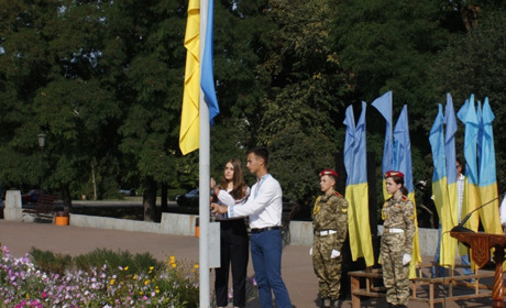 Як у Переяславі святкували День прапора на центральній площі: фоторепортаж