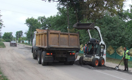 У Великих Пріцьках розпочато ремонт центральної дороги