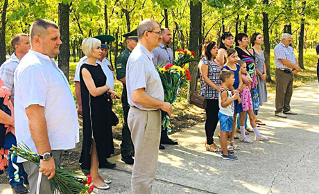 День памяти защитников Украины: в Измаиле возложили цветы на могилу капитана Александра Светличного 