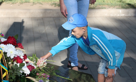 День пам'яті захисників України відзначили в Добропіллі