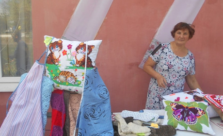 На день села арапівці влаштували виставку-розпродаж та скуштували смачного кулешу