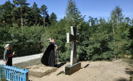 На могилі повстанців встановили козацький хрест