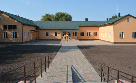 Будівельники зіпсували свято учням. Приміщення школи в Переяславському не прийняте в експлуатацію