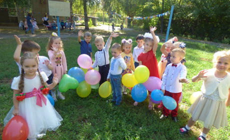 Як малеча у Попаснянських дитячих садках "День знань" відзначала