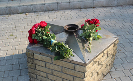 Троїчани поклали квіти до меморіалу загиблим землякам у Другій світовій війні