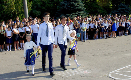 Перший дзвоник продзвенів для 267 першокласників Гуляйпільщини