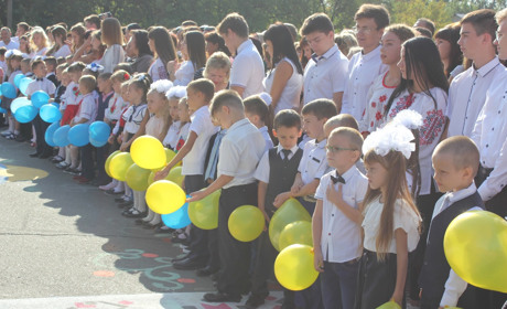 Учні НВК №7 зібрали 21 тисячу гривень  для хворої на онкологію вчительки