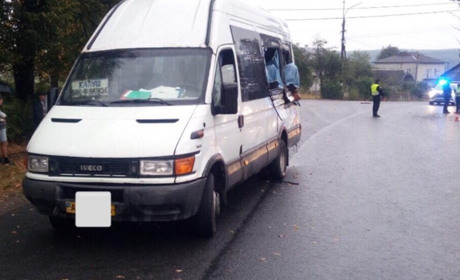 У Боднарові фура в'їхала у маршрутку:  загинула жінка, ще двоє пасажирів травмовані