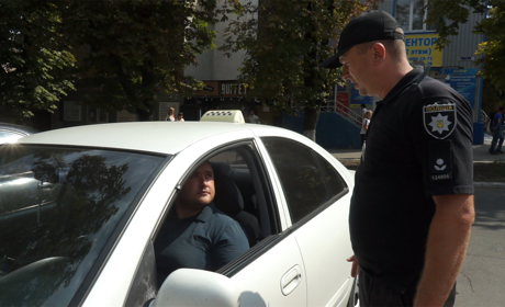Як таксисти Волновахи ставляться до пропозиції поліцейських пройти алкотест 