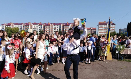 Перший дзвінок 2019-2020-го навчального року пролунав у школах Чорткова