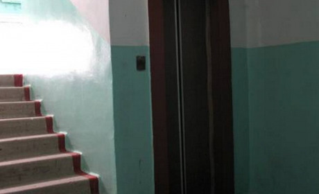 У золотоніській дев’ятиповерхівці по Шевченка розпочали капітальний ремонт ліфтів: подробиці далі
