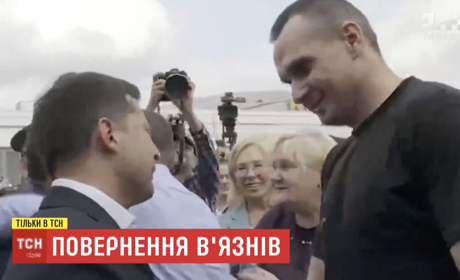 Росія звільнила 35 українців: моряків та політв'язнів оплесками зустріли в аеропорту