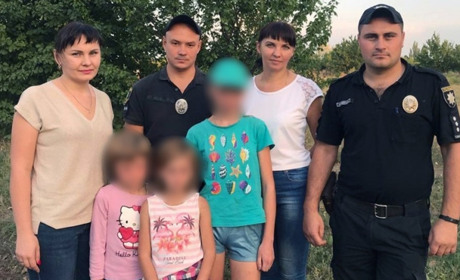 Антисанітарія та погане харчування – поліція вилучила дітей з родини в Новодонецькому