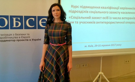 Колектив управління праці незвично привітав з днем народження свого керівника