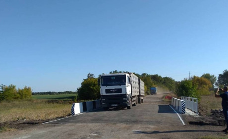 Відкрили міст на Пологи та пустили по ньому вантажні автомобілі