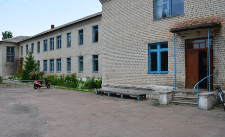 У Холмах на Корюківщині медиків попередили про скорочення. Кого саме мають звільнити і чому?