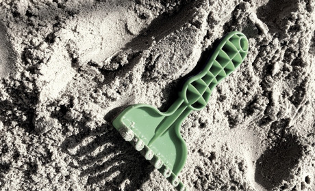 В Добропіллі 2-річного хлопчика засипало піском насмерть