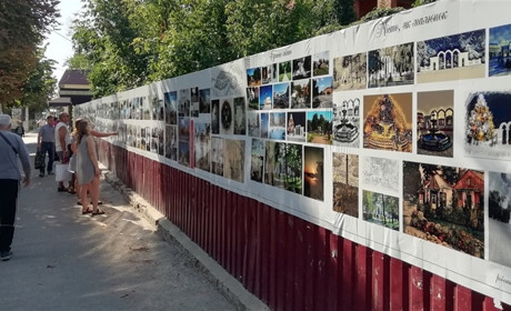 До Дня міста на паркані по вулиці Сумській відкрилась фотовиставка