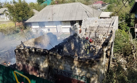 У Шишківцях згоріла літня кухня, від вогню врятували будинок