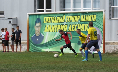 Дві троїцькі футбольні команди взяли участь у щорічному турнірі-пам`яті Дмитра Лисняка