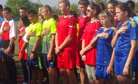 В Нижніх Сірогозах провели легкоатлетичну естафету в пам’ять про знаного марафонця (ФОТО)