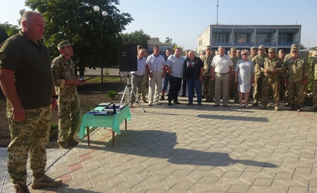 Командувач оперативного командування “Південь” вручив нагороди керівникам і волонтерам Сірогозщини
