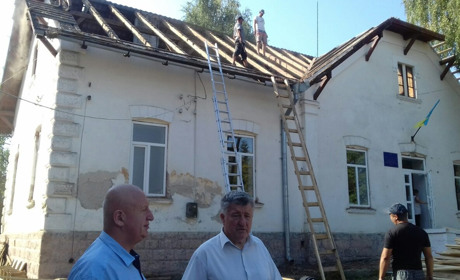 Тривають ремонтні роботи у будівлях закладів первинної медицини Кіцманщини