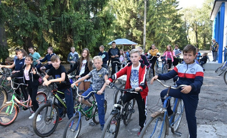 Новочервоненські школярі на олімпійському тижні ходили до джерела та організували велопробіг селом